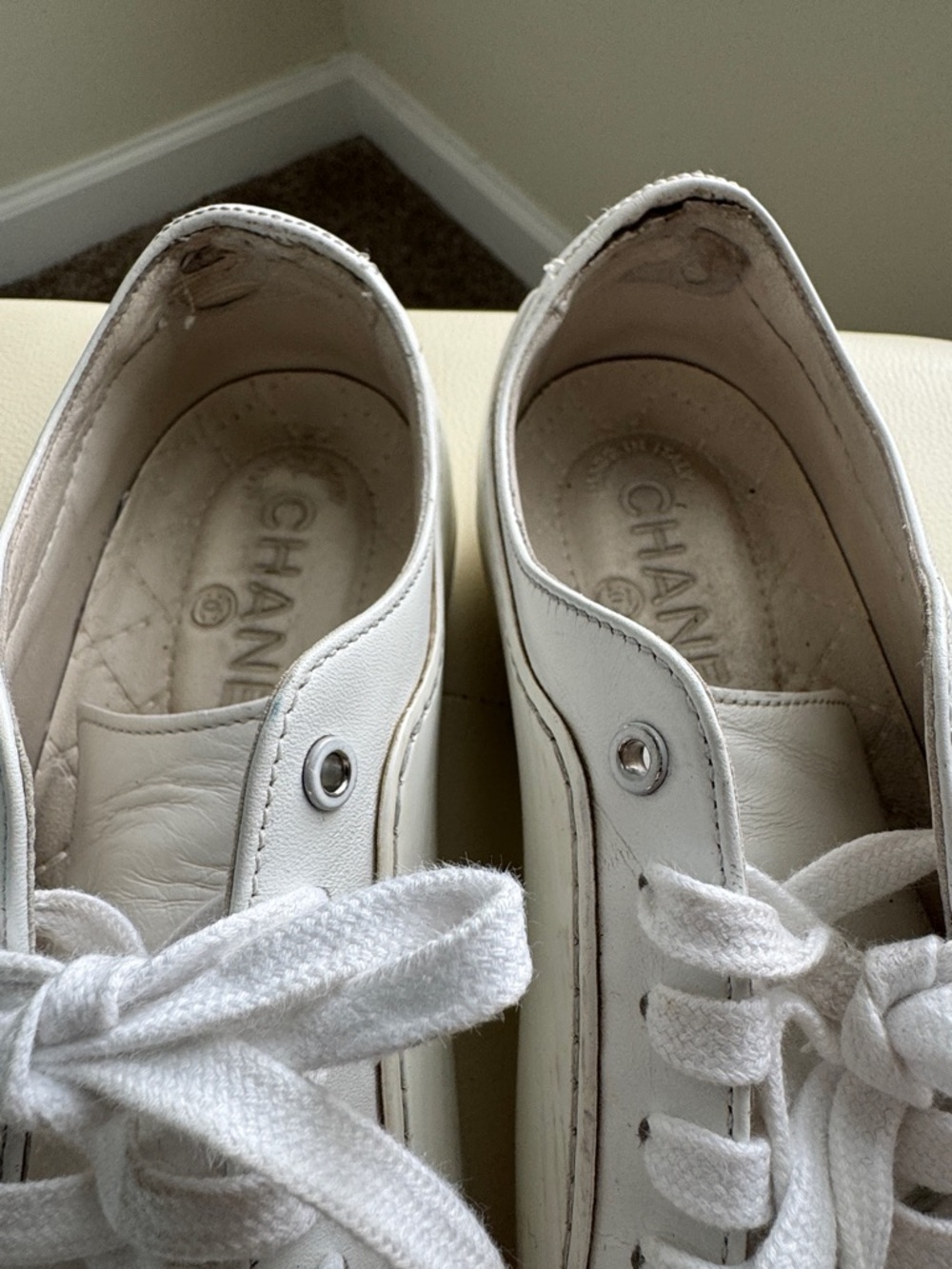 CHANEL White Leather CC Logo Low-Top Sneakers - Classic Lace-Up - Picture 7 of 10
